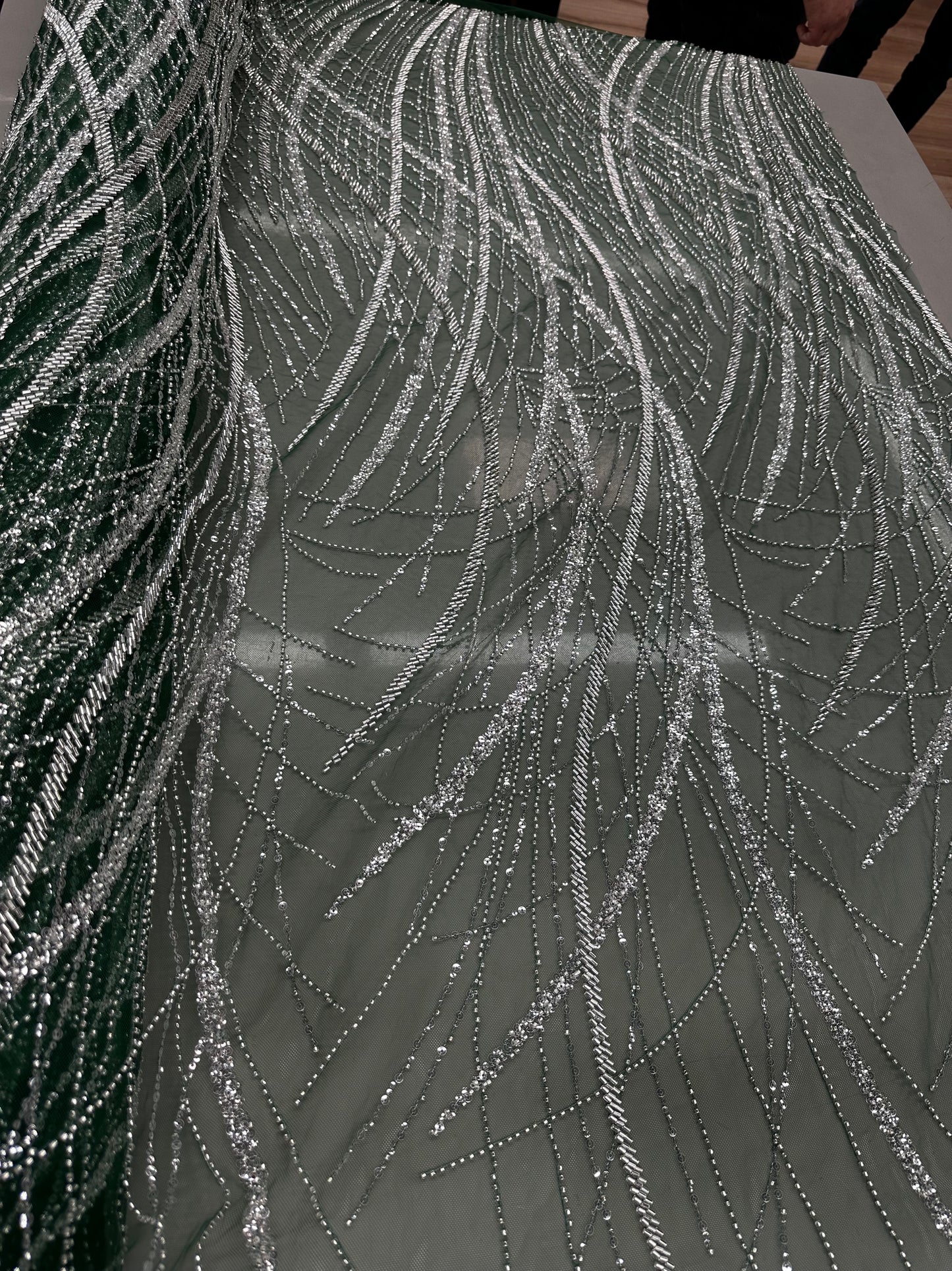 Broderie accesorizata cu paiete si margele argintii, pe tulle verde / MODEL DAMLA