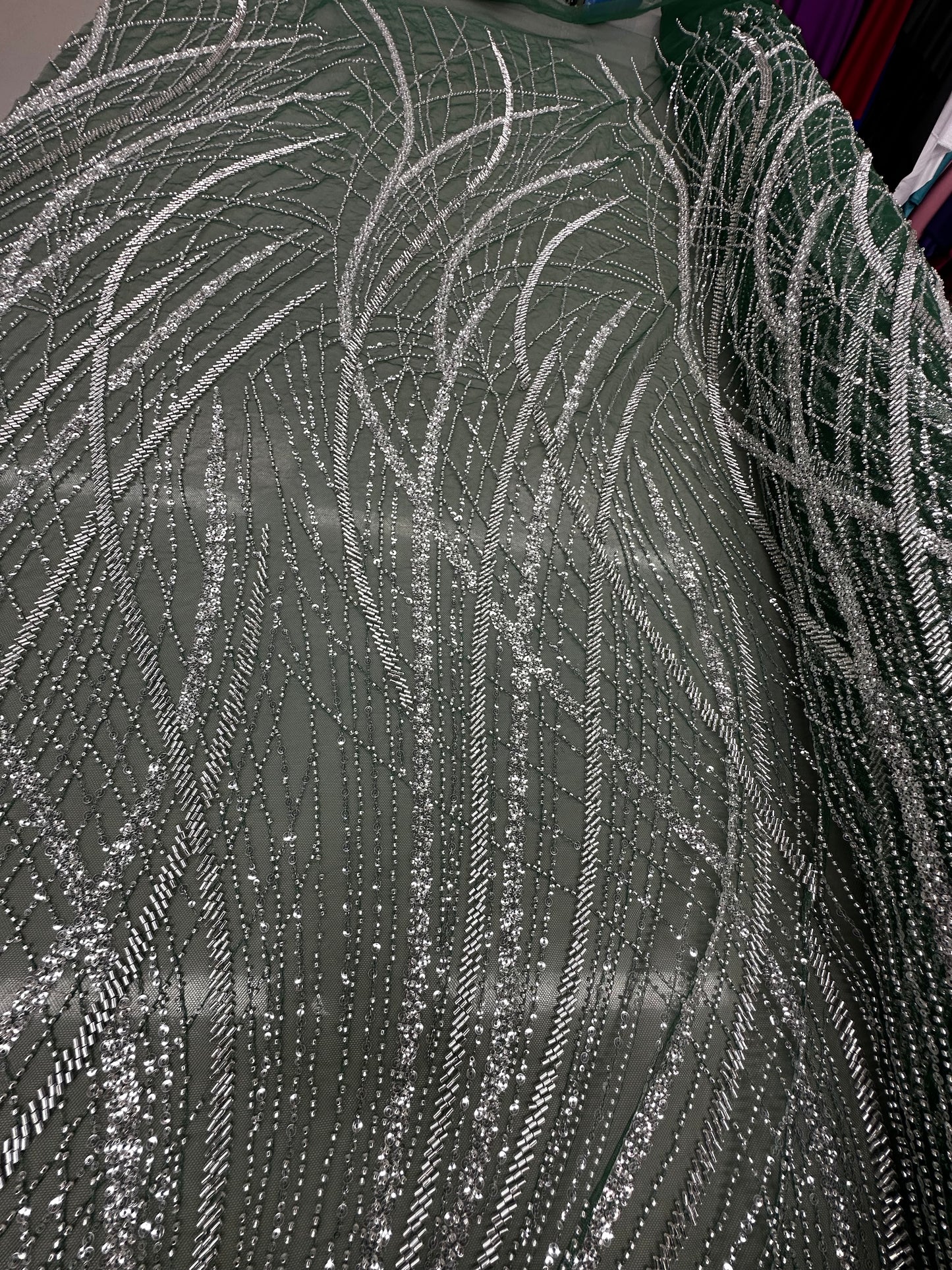 Broderie accesorizata cu paiete si margele argintii, pe tulle verde / MODEL DAMLA
