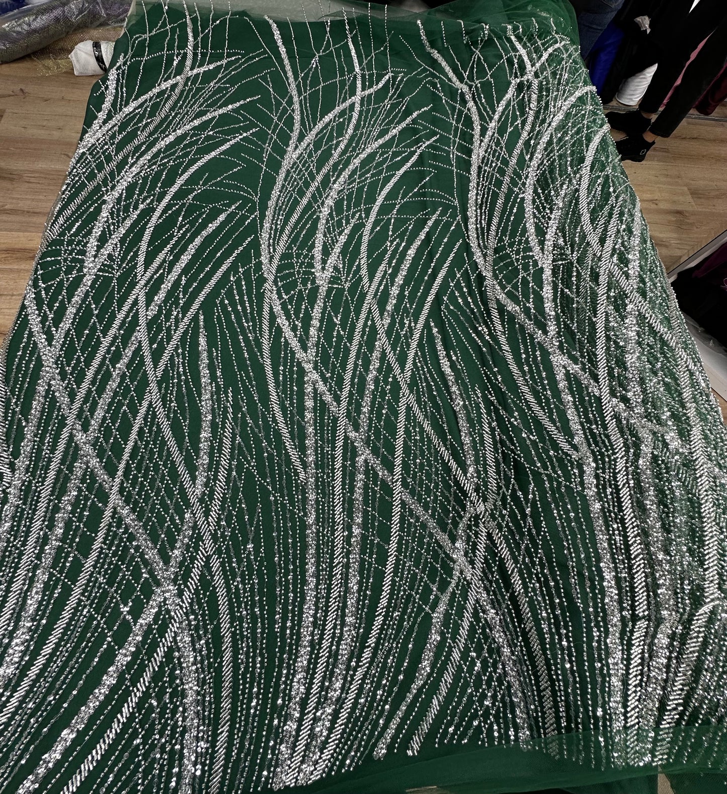 Broderie accesorizata cu paiete si margele argintii, pe tulle verde / MODEL DAMLA