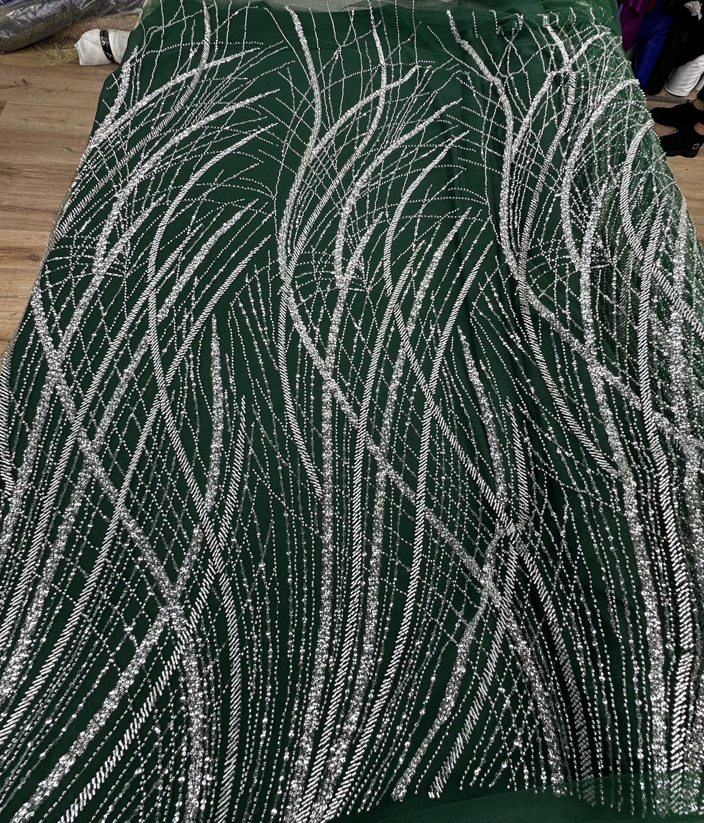 Broderie accesorizata cu paiete si margele argintii, pe tulle verde / MODEL DAMLA