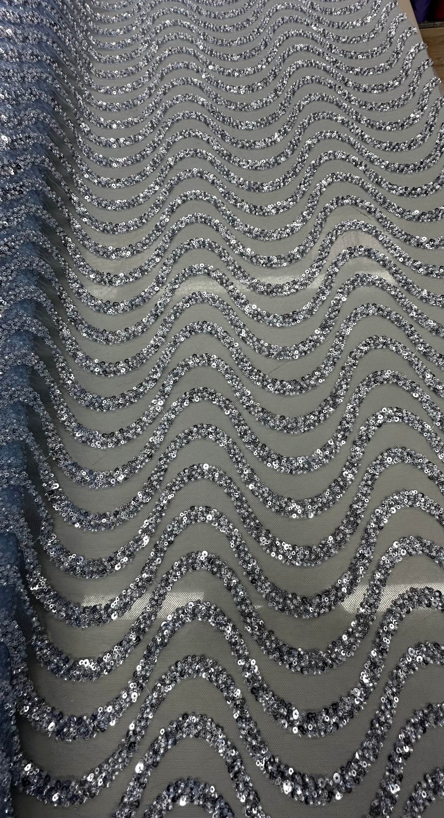 Broderie accesorizata cu paiete si mărgele , albstru deschis . Model AMIRA