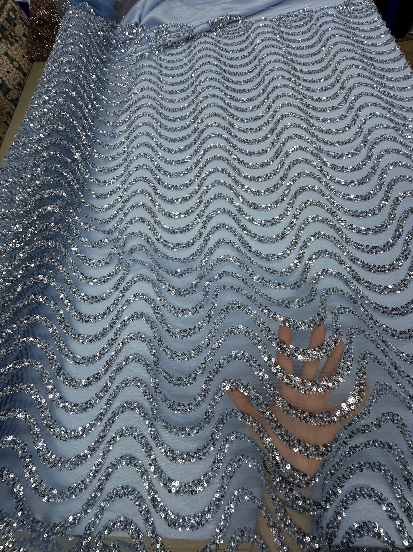 Broderie accesorizata cu paiete si mărgele , albstru deschis . Model AMIRA
