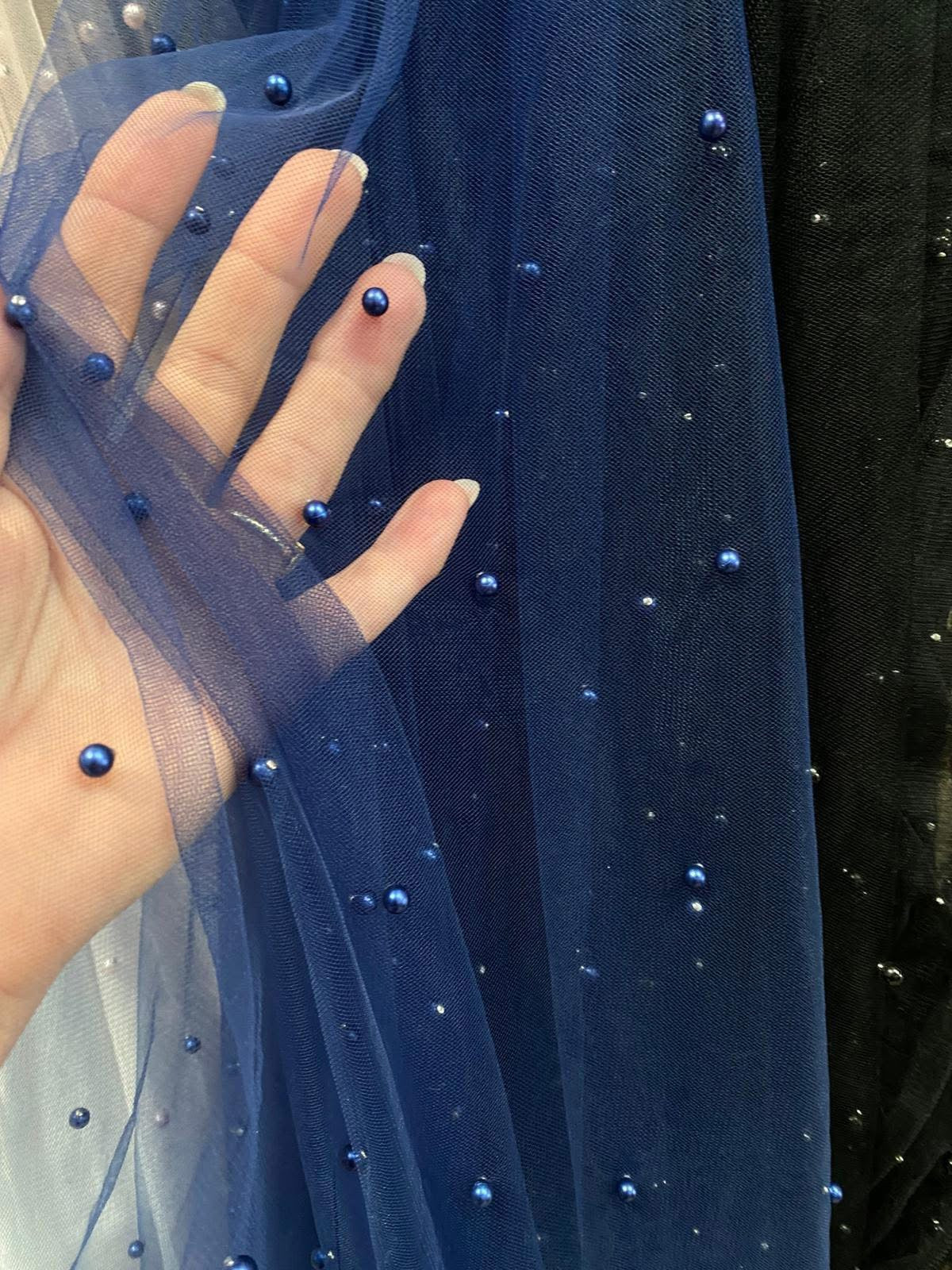 Tulle accesorizat cu perle, Bluemarin