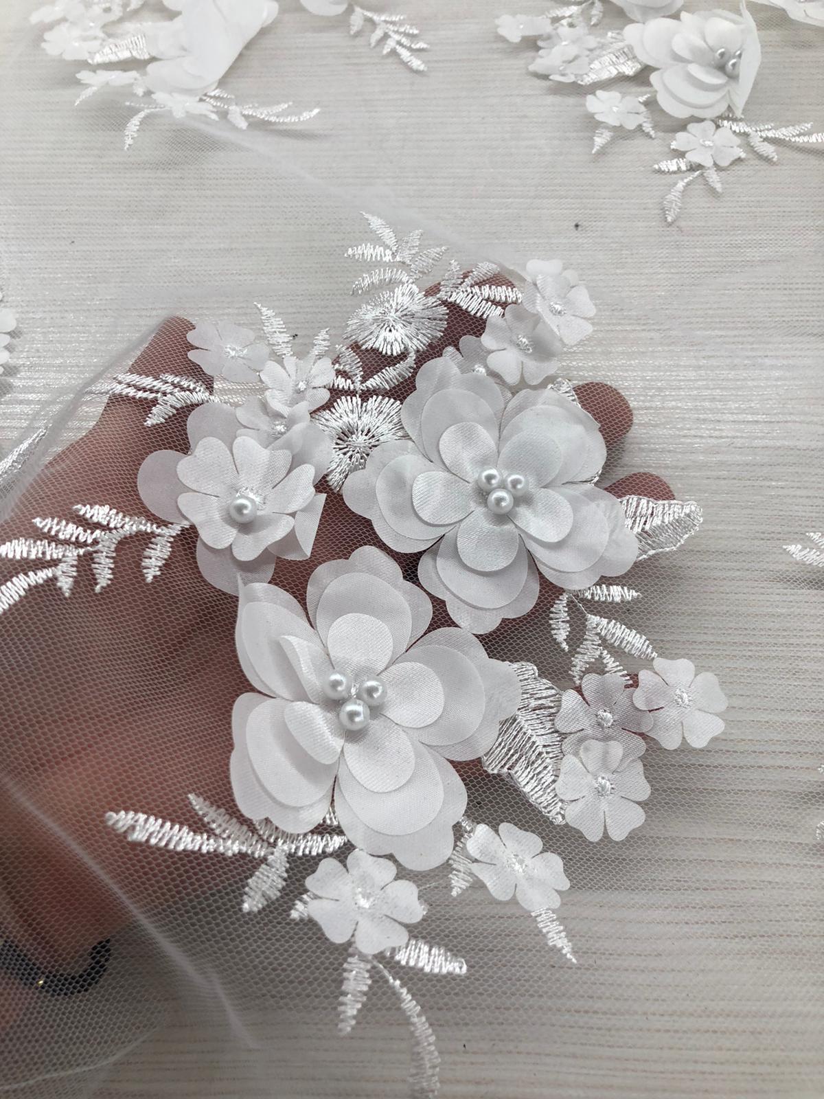 Broderie Alba , cu flori 3D , umplute cu perle  /  Model Aziel