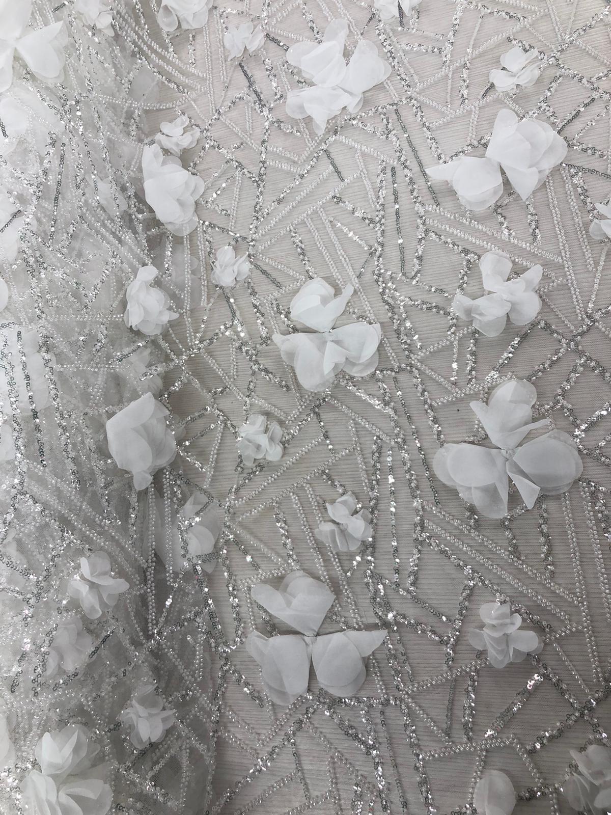 Broderie Alba , cu flori 3D , accesorizata cu paiete si margele / MODEL ALARA