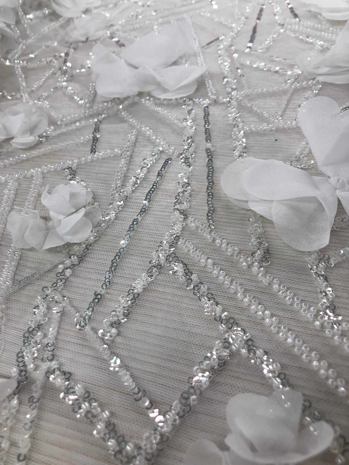 Broderie Alba , cu flori 3D , accesorizata cu paiete si margele / MODEL ALARA