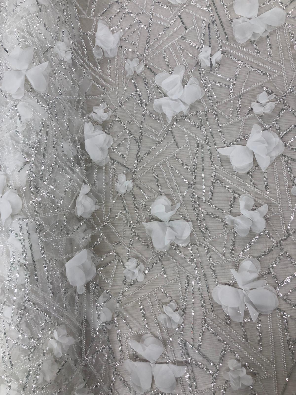 Broderie Alba , cu flori 3D , accesorizata cu paiete si margele / MODEL ALARA