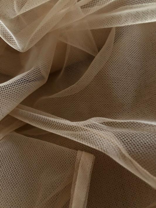 Tulle de Constructie, Nude