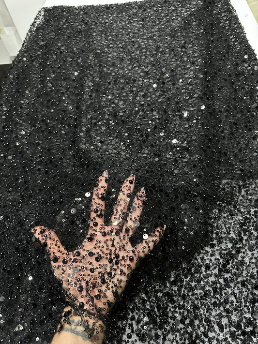 Tulle accesorizat cu paiete si margele , Negru / MODEL BIG