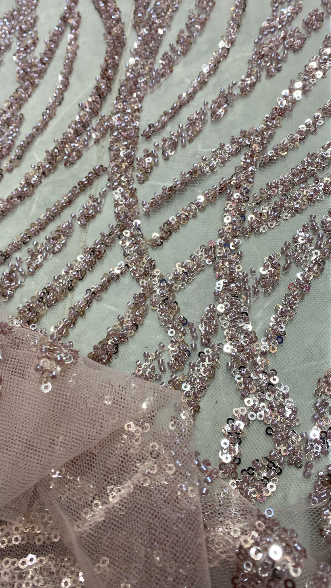 Broderie accesorizata cu paiete si margele , Roz pudra - MODEL ROSE