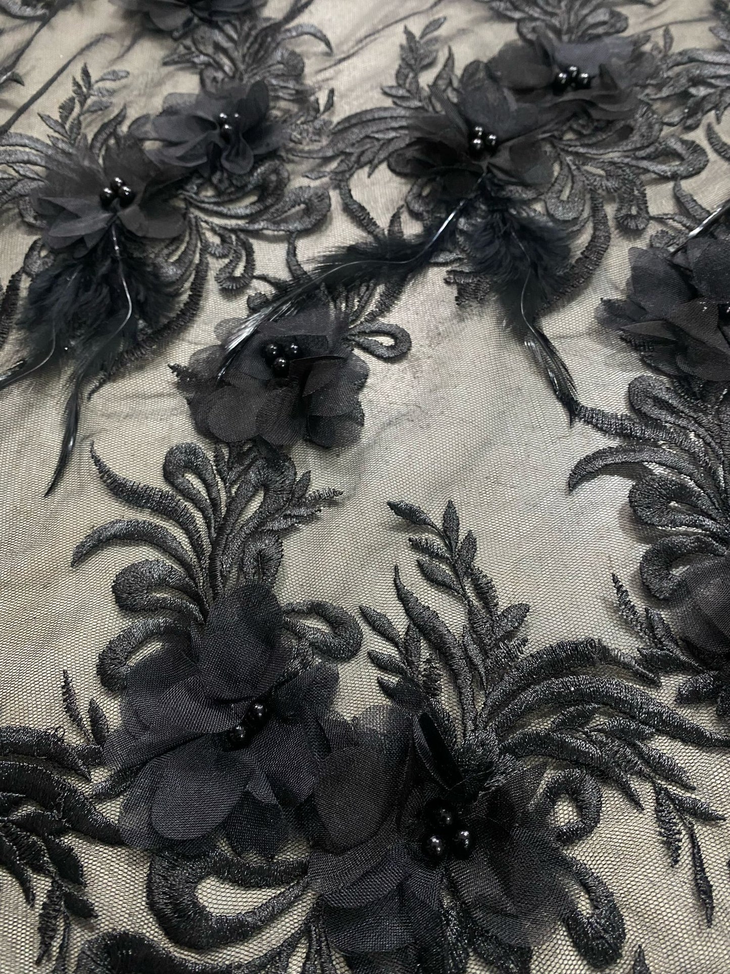 Broderie accesorizata cu flori 3D, Negru - MODEL ANYA
