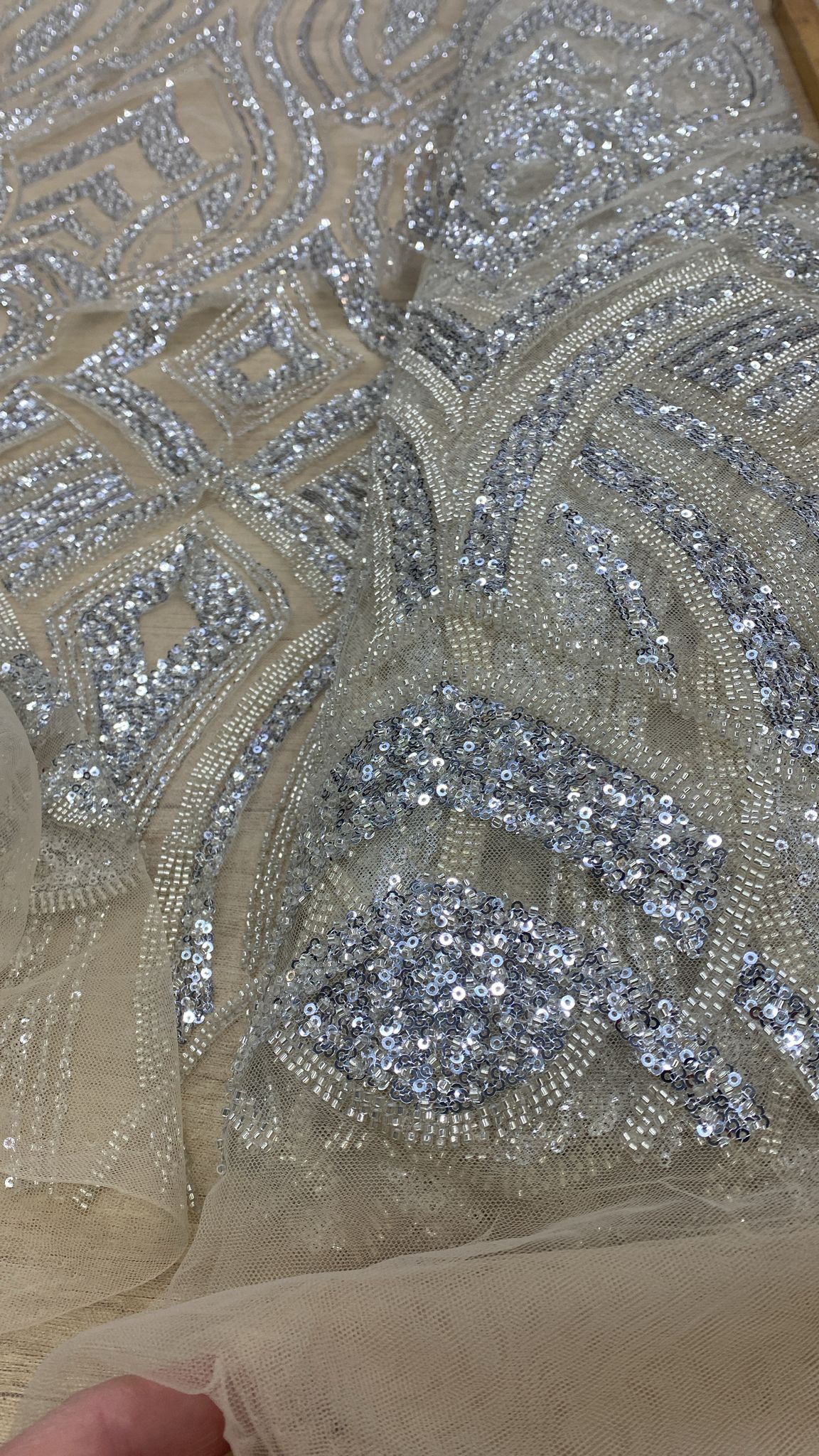 Broderie accesorizata cu paiete si margele argintii pe suport de tulle bej - MODEL REBY