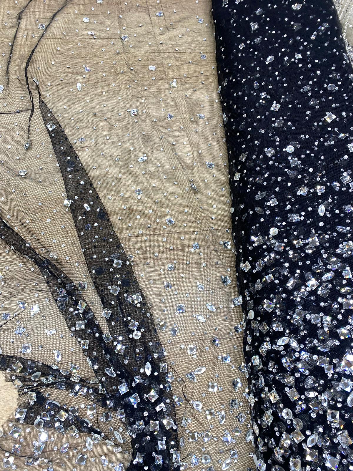 Tulle negru accesorizat cu pietre si cristale argintii - MODEL KATE