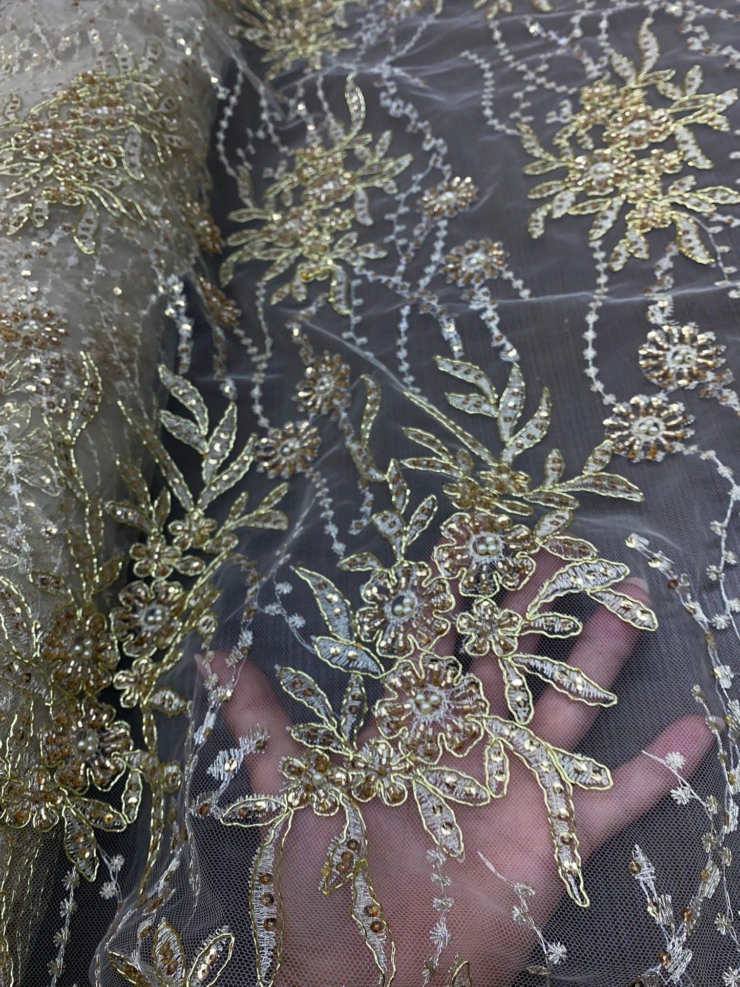Broderie accesorizata cu paiete si margele, Auriu- MODEL MARO