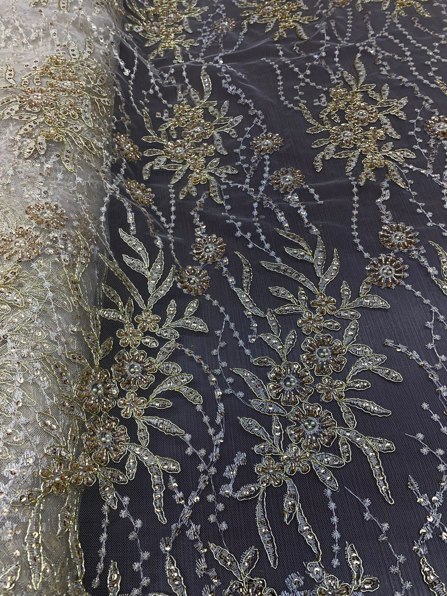 Broderie accesorizata cu paiete si margele, Auriu- MODEL MARO