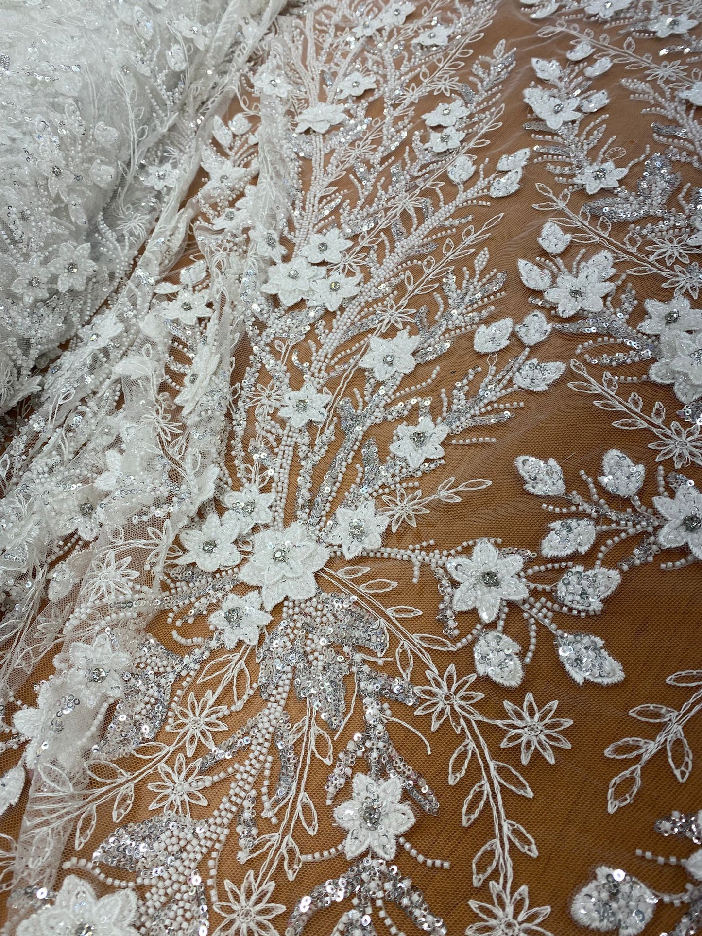 Broderie accesorizata cu paiete si margele ,Alb - MODEL BIA