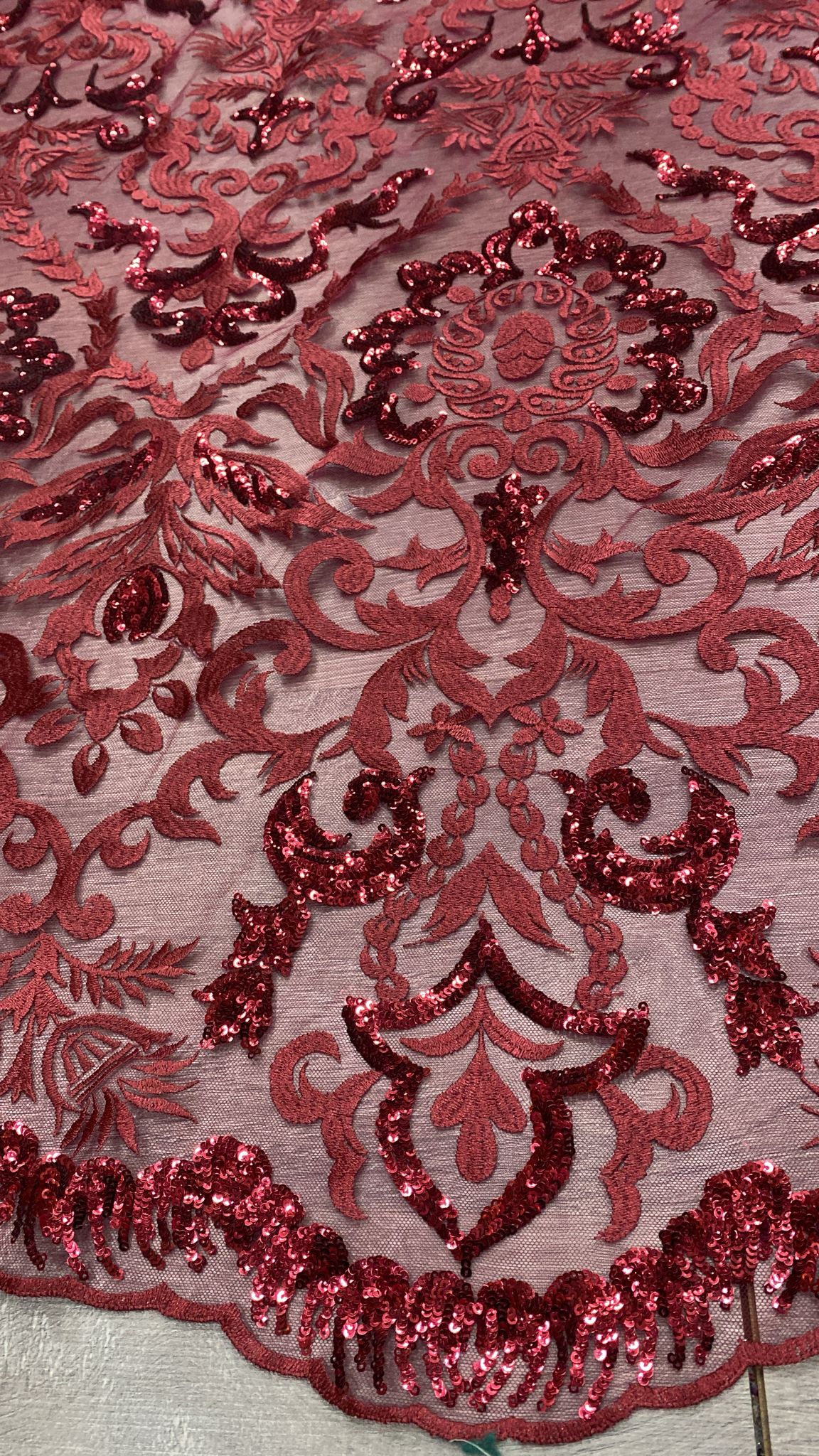 Tulle brodat accesorizat cu paiete, Model baroc,Bordeaux
