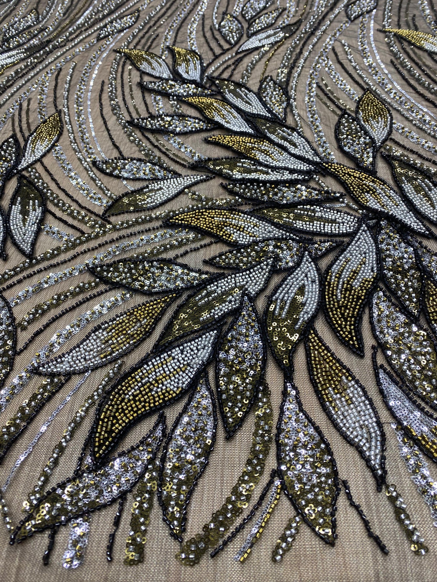 Broderie accesorizata cu paiete si margele - MODEL ANY
