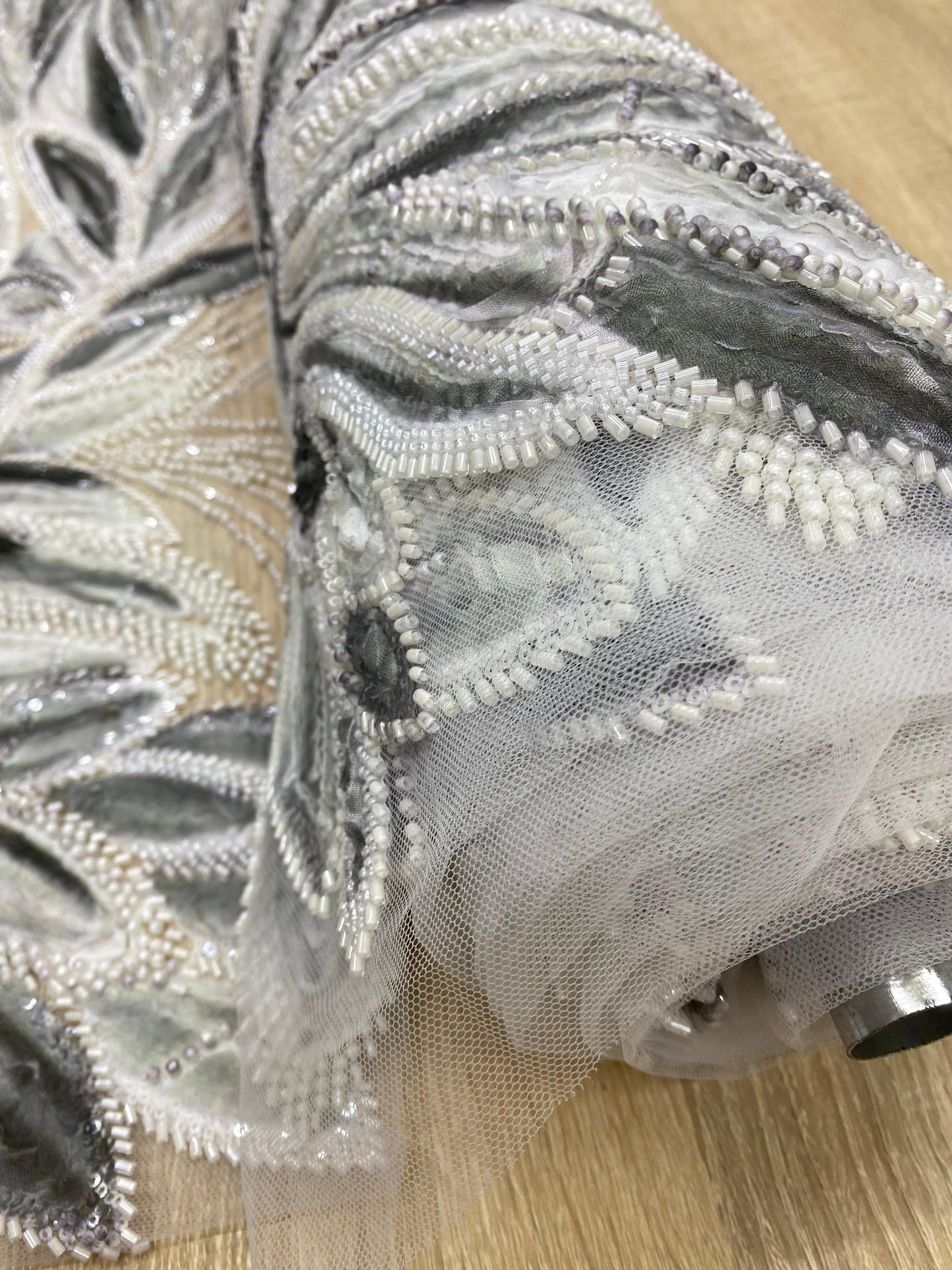 Broderie accesorizata cu paiete si margele - MODEL ASY