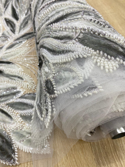 Broderie accesorizata cu paiete si margele - MODEL ASY