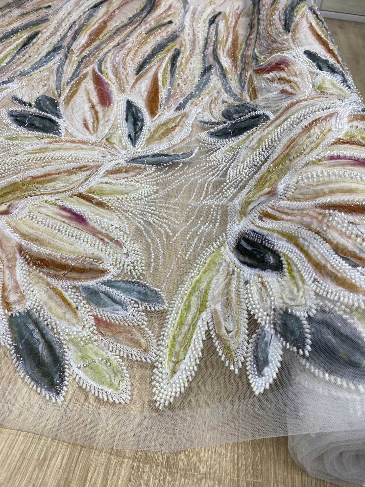 Broderie accesorizata cu paiete si margele - MODEL ASY