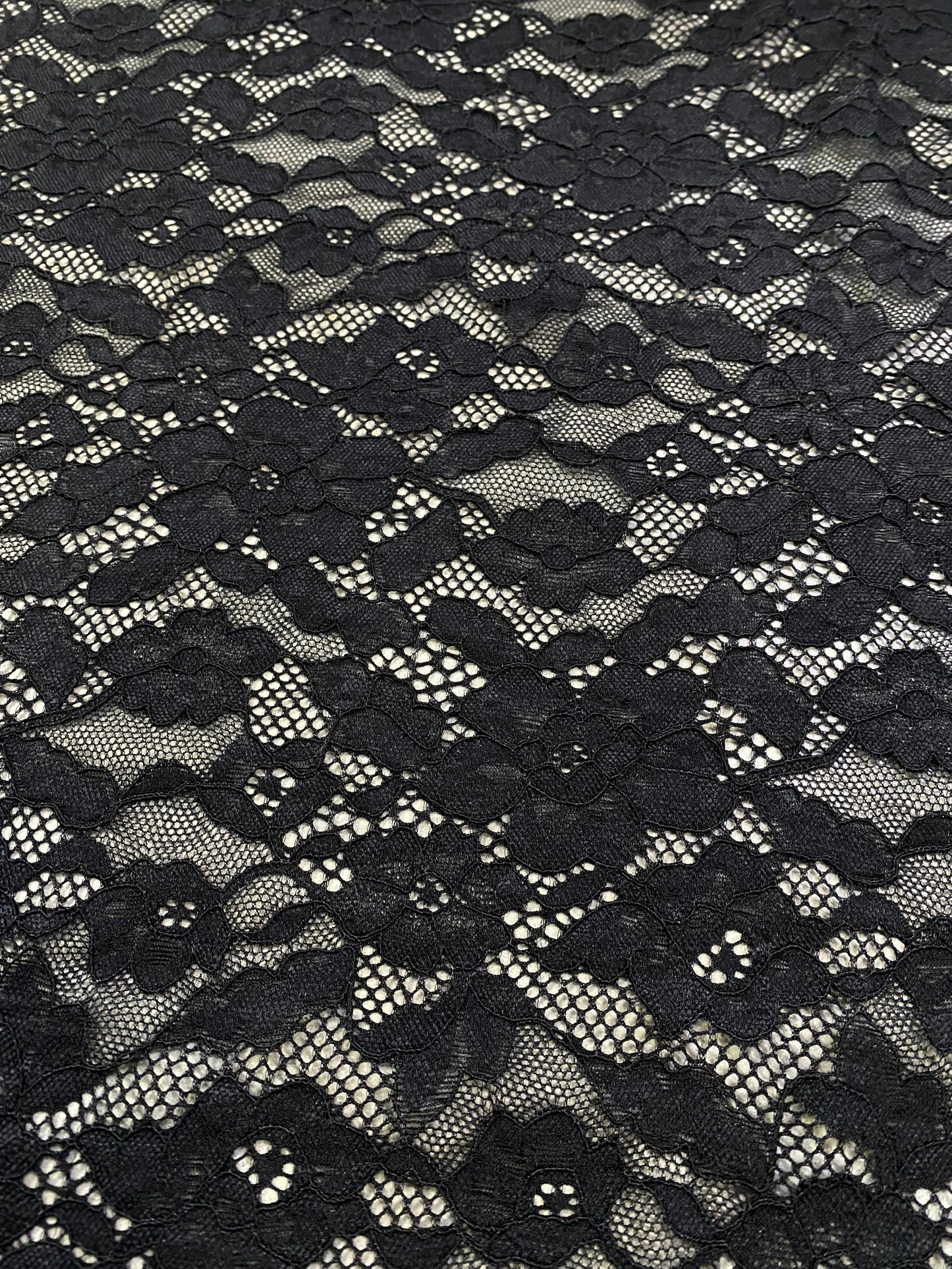 Dantela Clasica, Negru