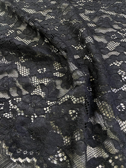 Dantela Clasica, Negru