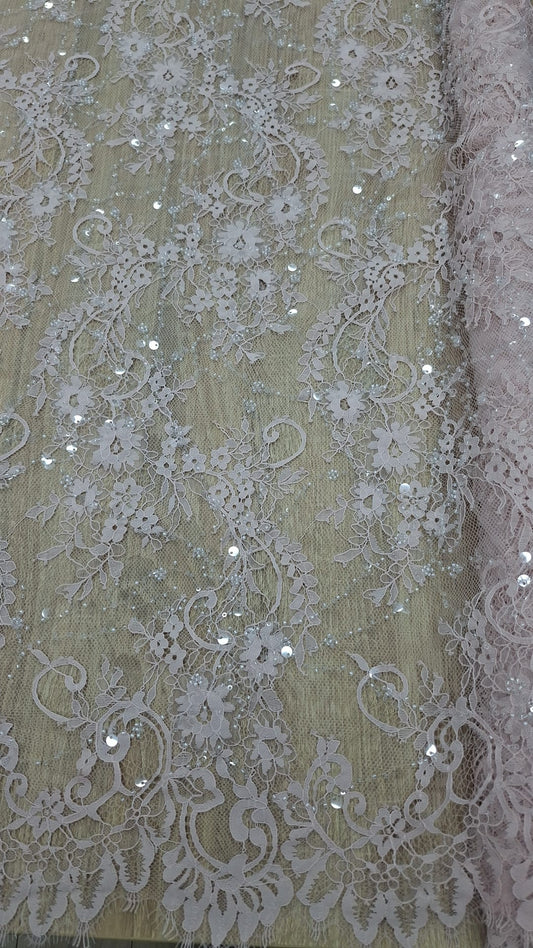 Dantela Chantily accesorizata cu paiete si margele, Bej-Rose