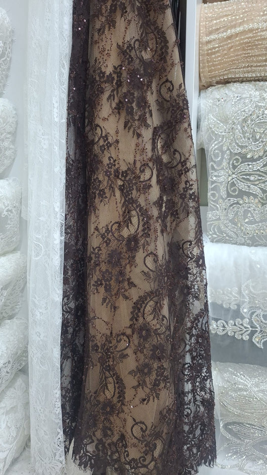 Dantela Chantily accesorizata cu paiete si margele, Negru