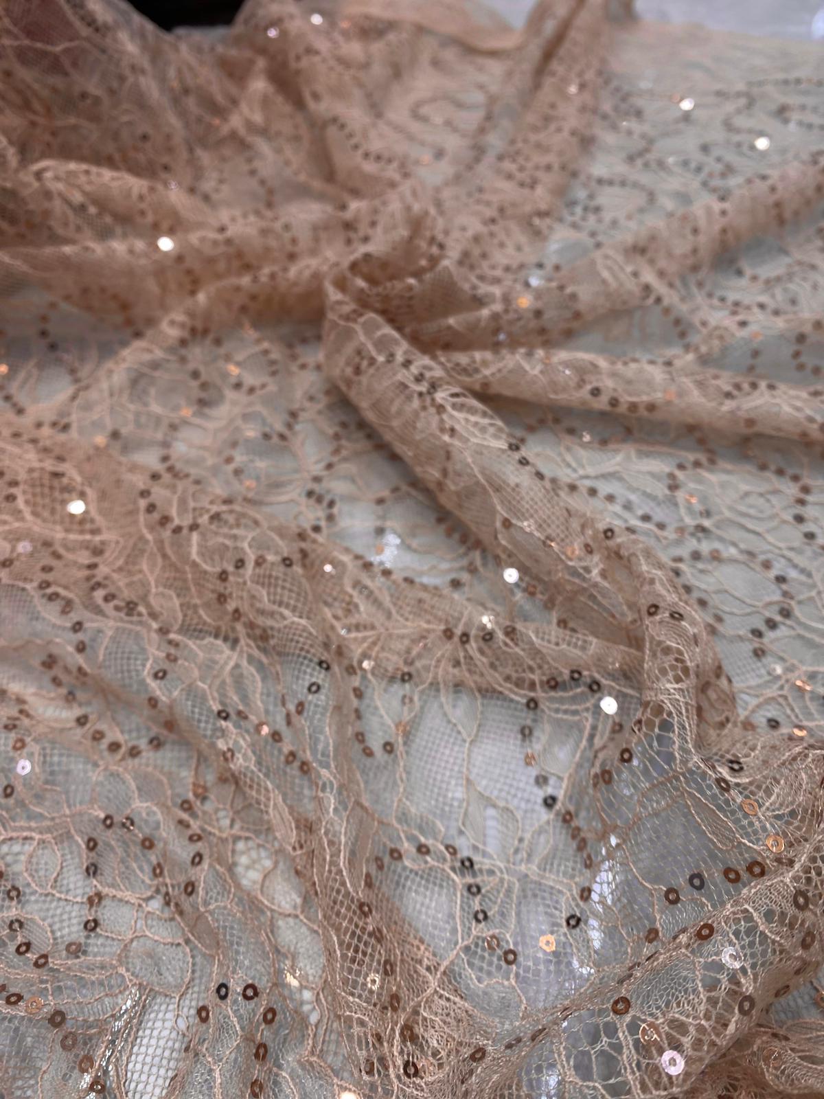 Dantela Chantily Accesorizata Cu Paiete, Roz Pudra