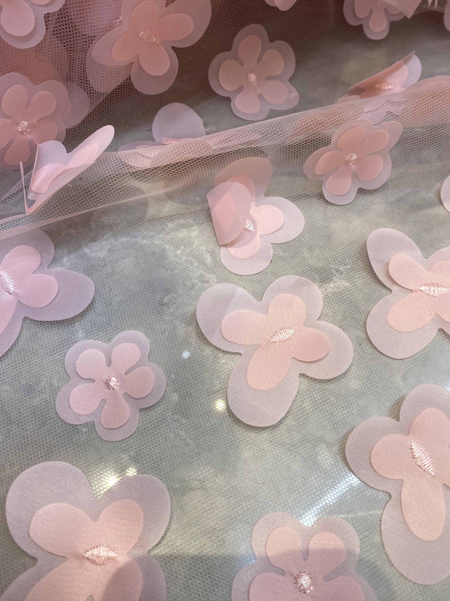 Tulle accesorizat cu flori 3D , Roz