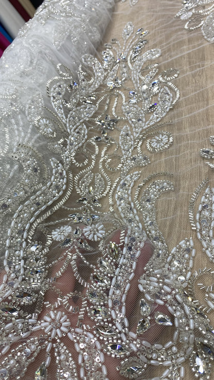 Broderie accesorizata cu paiete, margele tubulare si pietre - MODEL BAHAR
