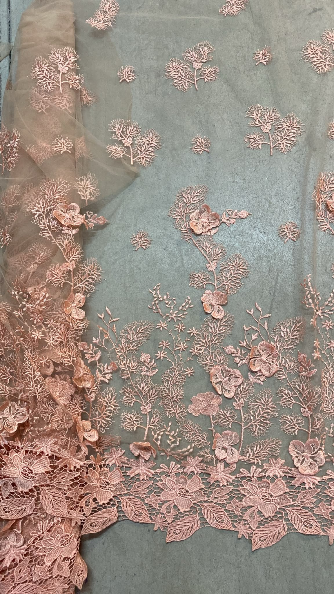 Broderie accesorizata cu floricele, Roz somon , MODEL ATENA