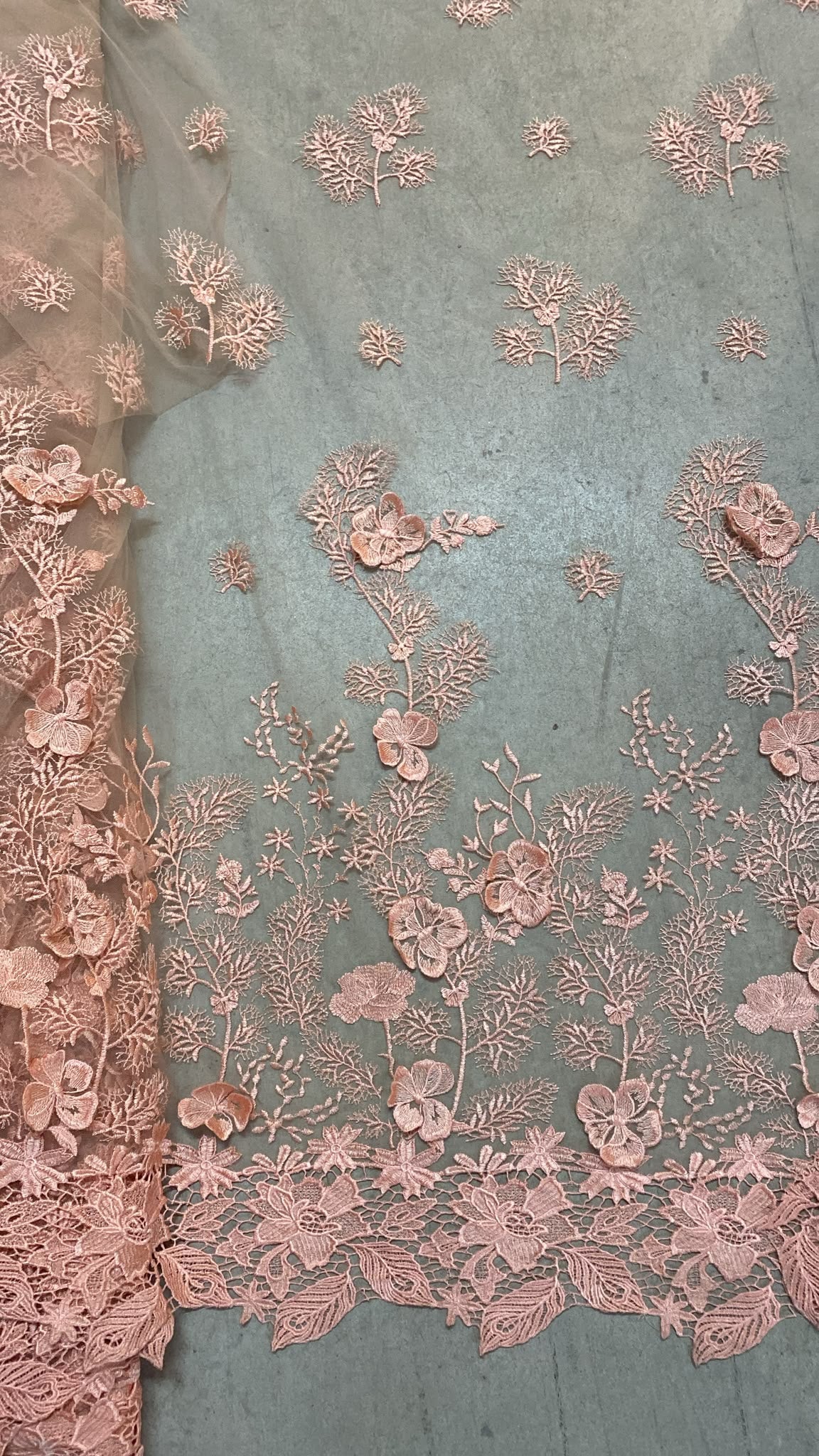 Broderie accesorizata cu floricele, Roz somon , MODEL ATENA
