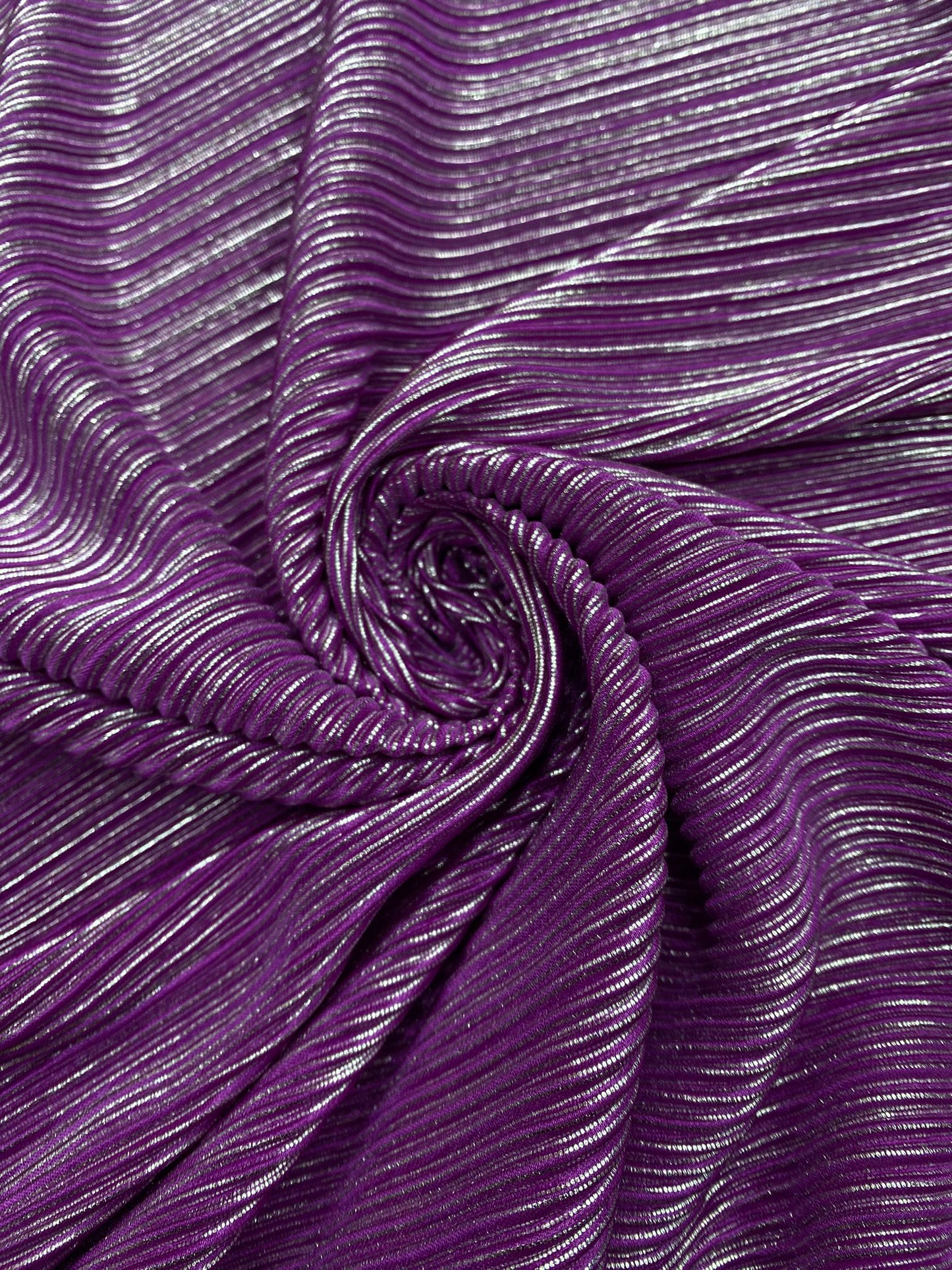Satin Plisat, Mov