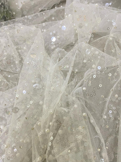 Tulle alb accesorizat cu paiete si margele albe - MODEL BIG