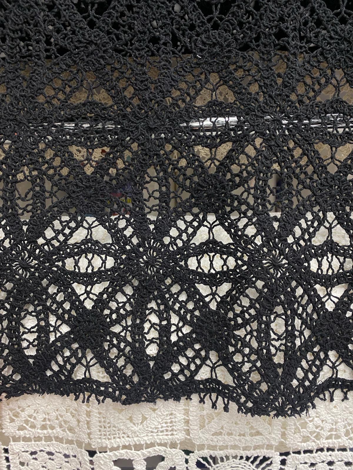 Broderie Tip Macrame , Negru- model 2
