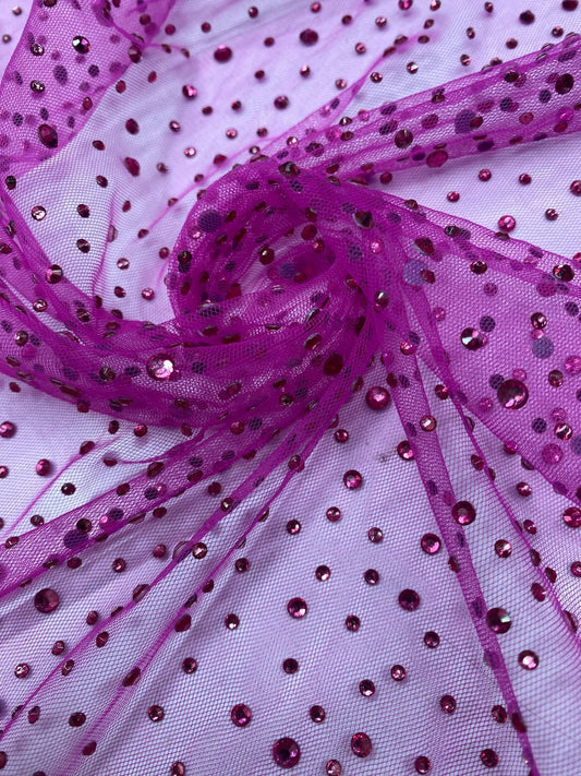 Tulle accesorizat cu multe strasuri , Magenta