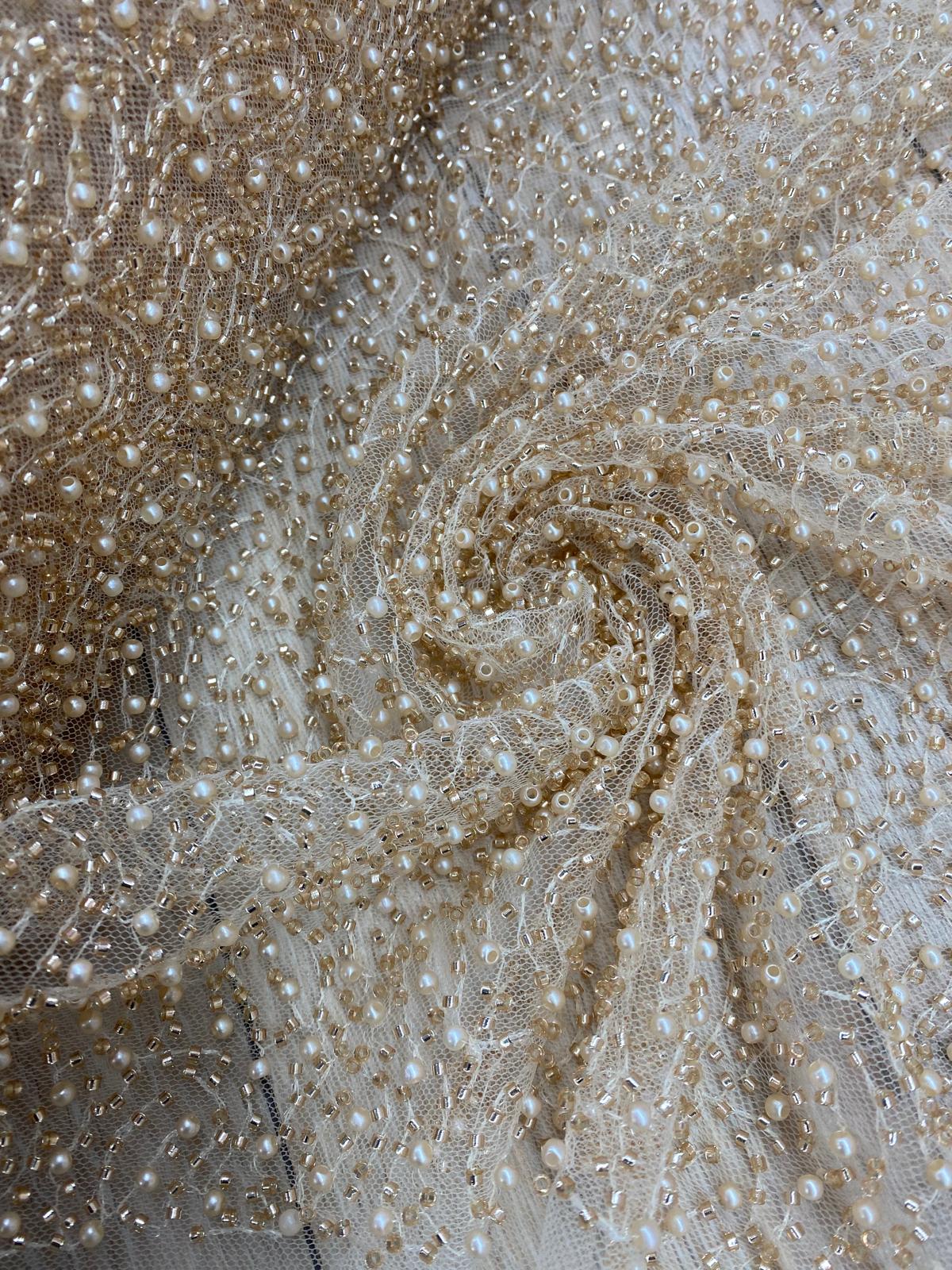 Tulle accesorizat cu perle si margele tubulare , Bej - MODEL HACER