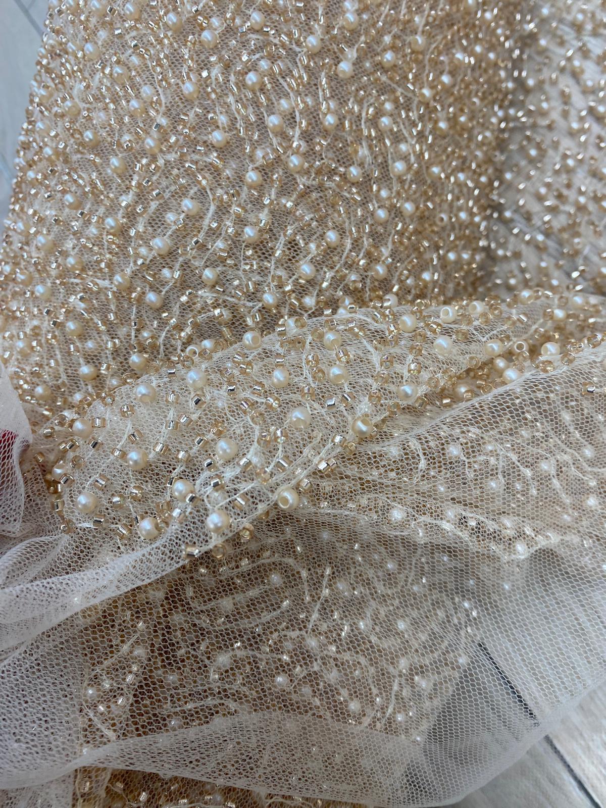 Tulle accesorizat cu perle si margele tubulare , Bej - MODEL HACER