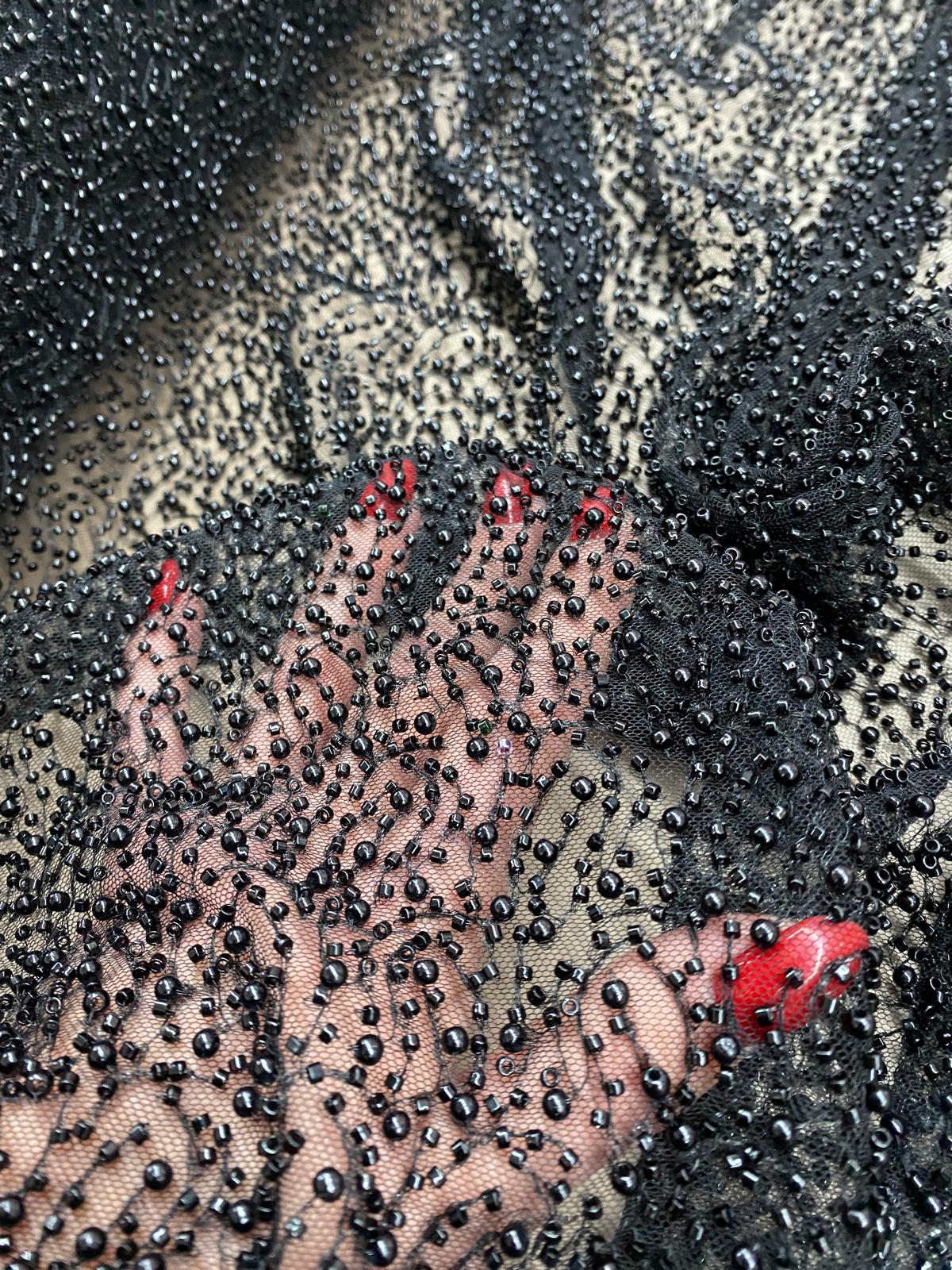 Tulle accesorizat cu perle si margele tubulare , Negru - MODEL HACER