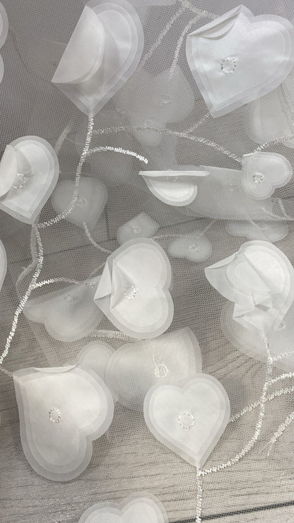 Tulle accesorizat cu aplicatii din organza , Alb