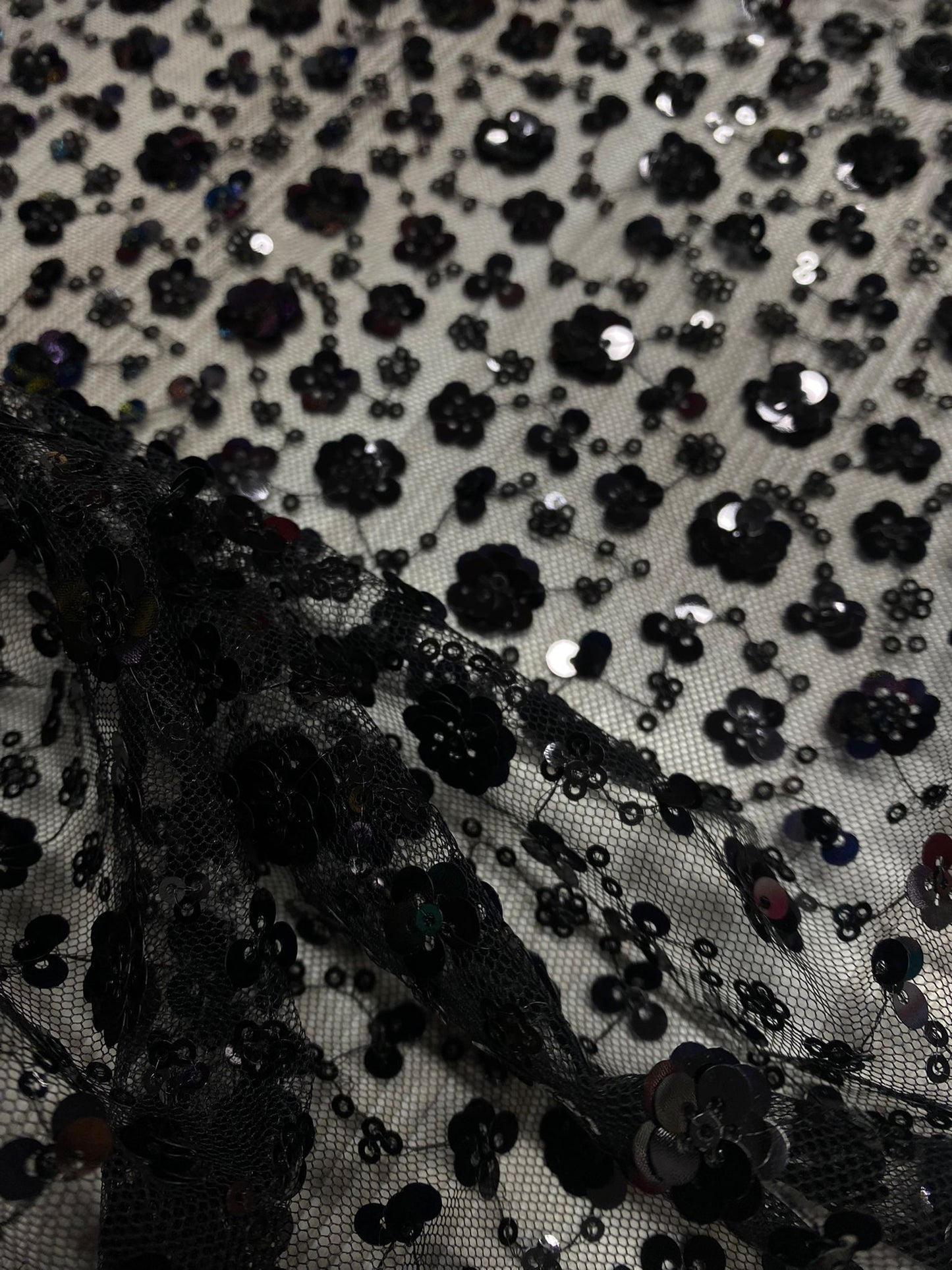 Tulle accesorizat cu floricele din paiete , Negru
