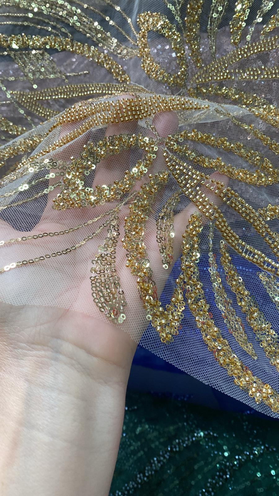 Broderie accesorizata cu paiete si margele, Auriu - MODEL ZINA