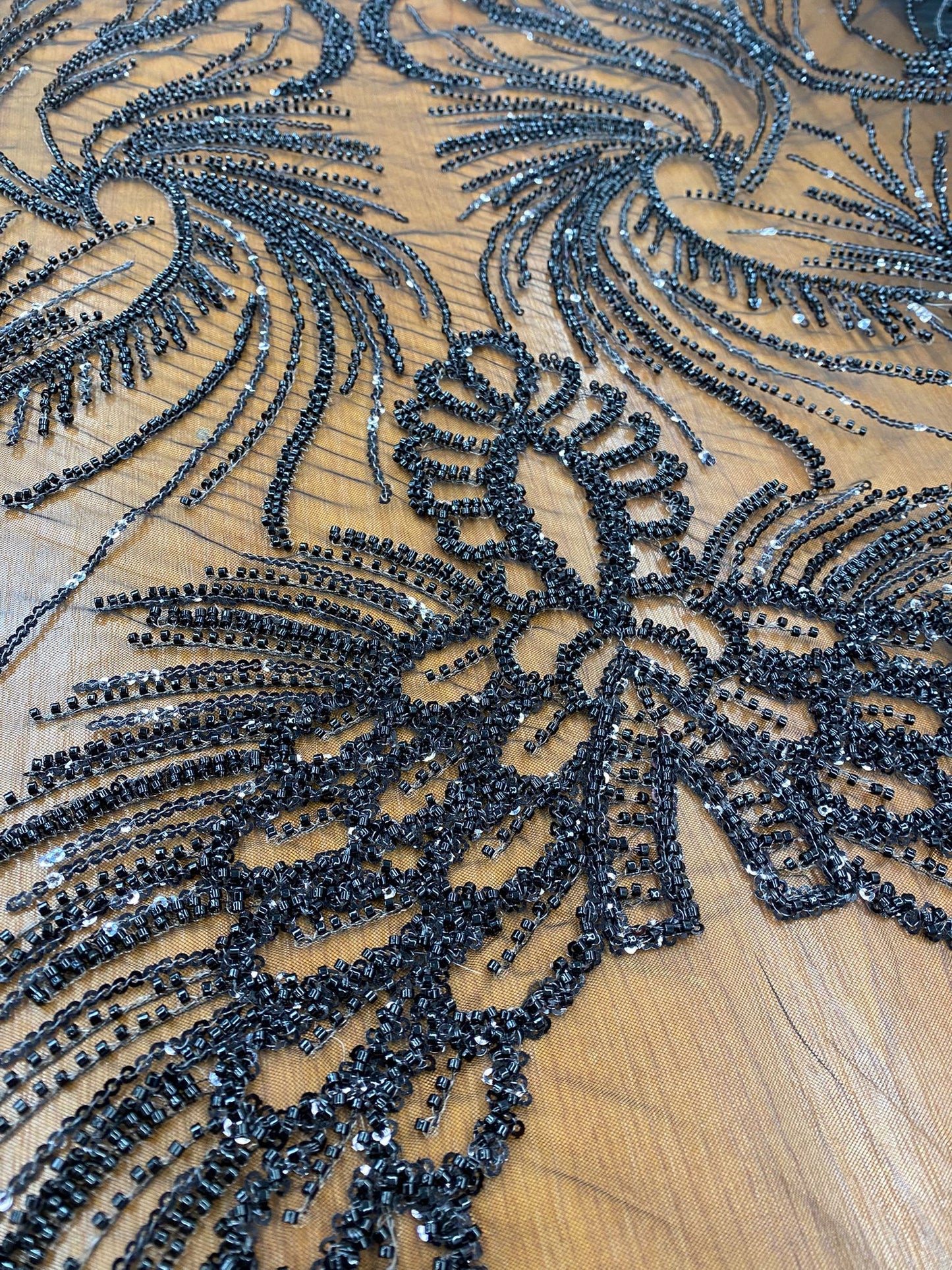 Broderie accesorizata cu paiete si margele, Negru - MODEL ZEY