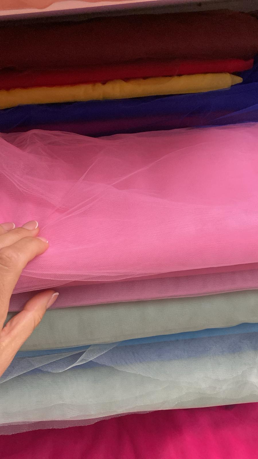 Tulle moale si fin , Roz