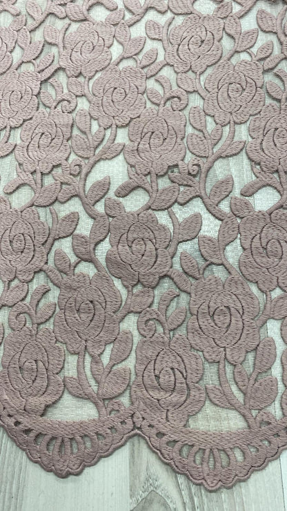 Broderie , roz pudra
