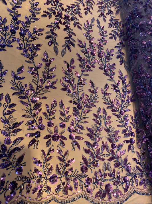 Broderie accesorizata cu paiete si margele albastre si mov , pe suport de tulle albastru