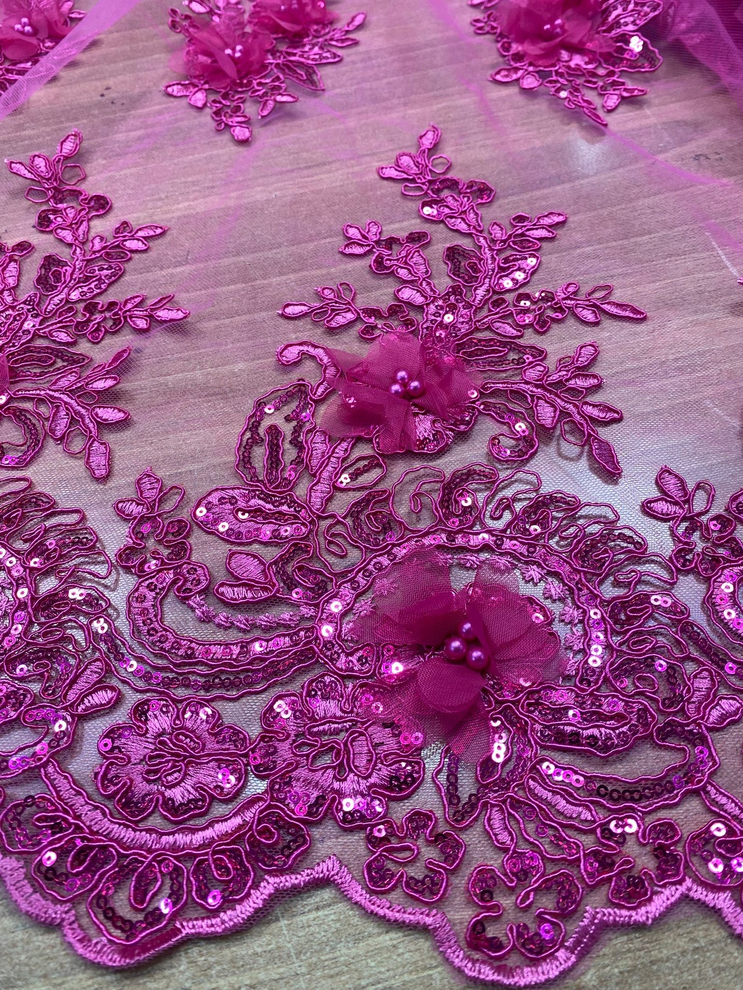 Tulle Accesorizat cu flori 3D, culoare Magenta, Model IZA