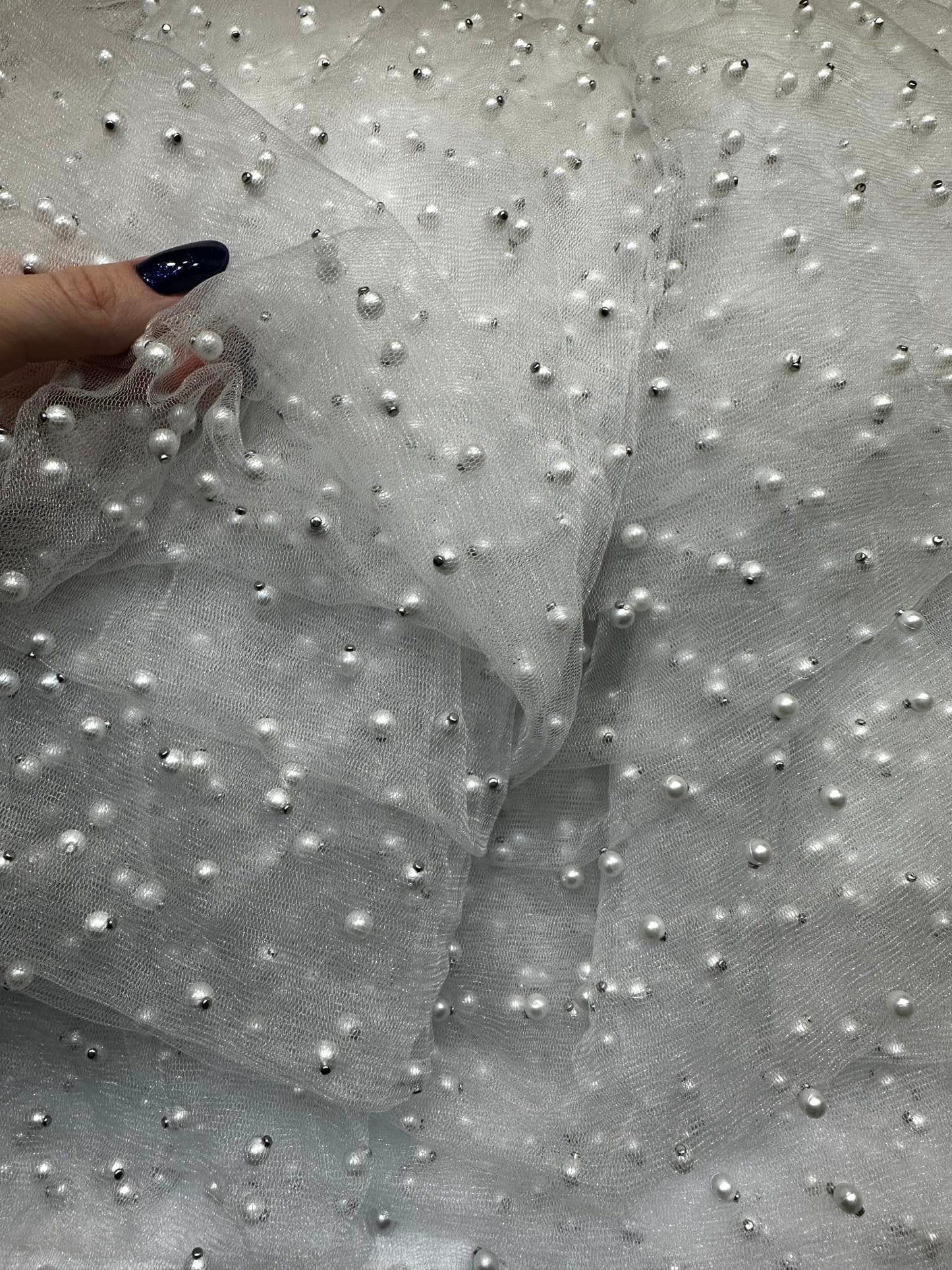Tulle accesorizat, plin cu perle, Alb